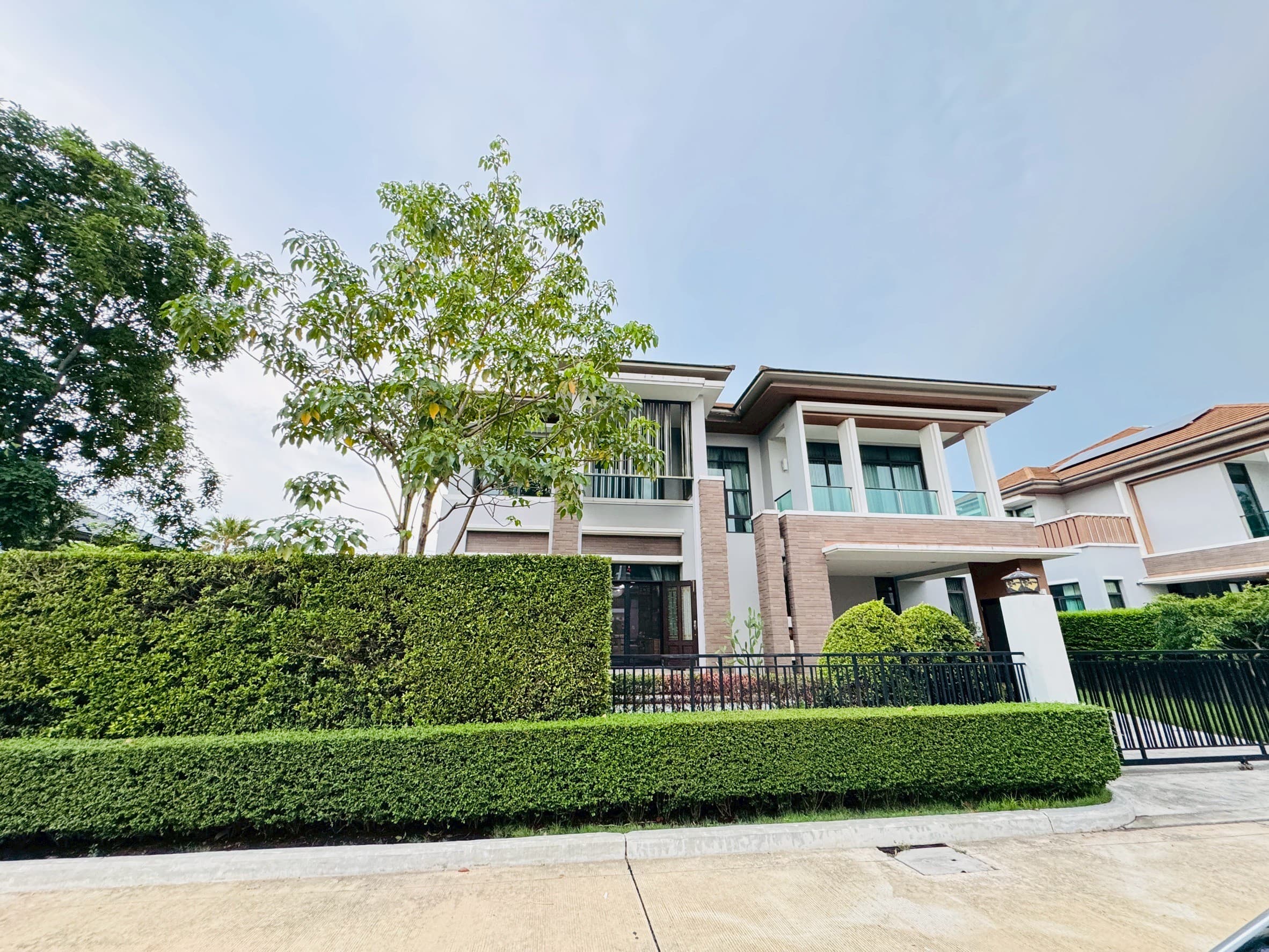 ให้เช่าบ้านเดี่ยวหลังใหญ่ The Grand Rama 2 4 ห้องนอน 4 ห้องน้ำ เพียง 70,000 บาท/เดือน