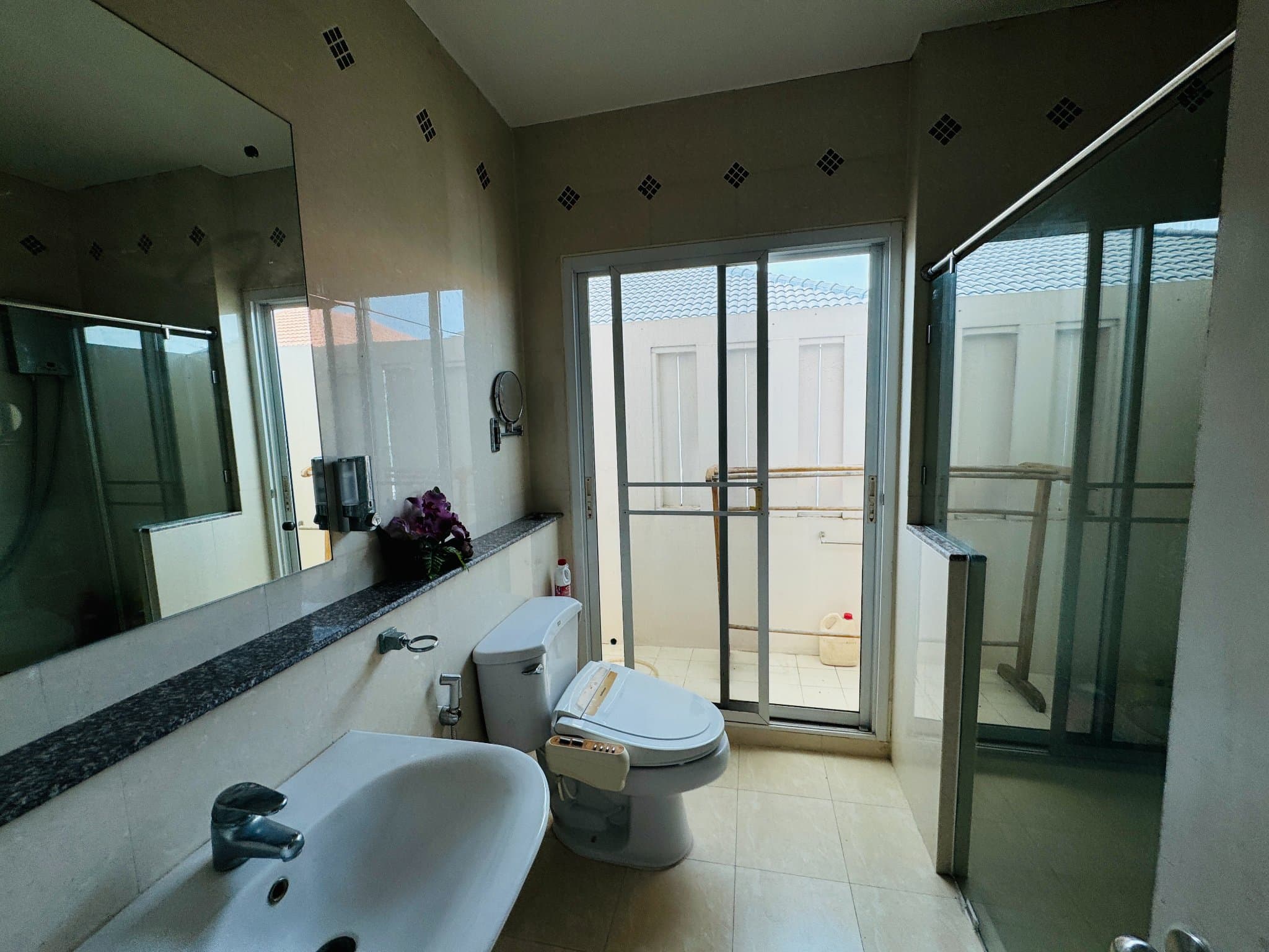 ลงทุนวันนี้ รับรายได้ทันที บ้านเดี่ยวพร้อมผู้เช่า 25,000 บาท/เดือน view 17