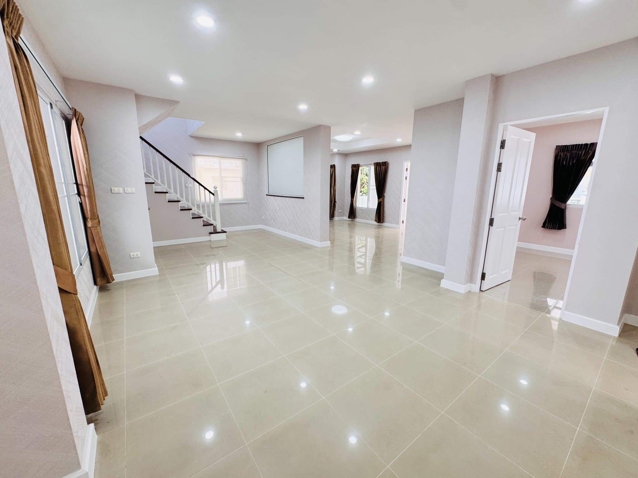 ให้เช่าบ้านเดี่ยวรีโนเวทใหม่ The Grand Rama 2 หลังใหญ่ 4 ห้องนอน พื้นที่ 250 ตร.ม. เหมาะสำหรับครอบครัวใหญ่ view 7