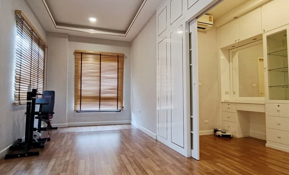 บ้านสำหรับครอบครัวใหญ่ พื้นที่ใช้สอย 290 ตร.ม. 4 ห้องนอน Built-in ที่จอดรถ 4 คัน view 8