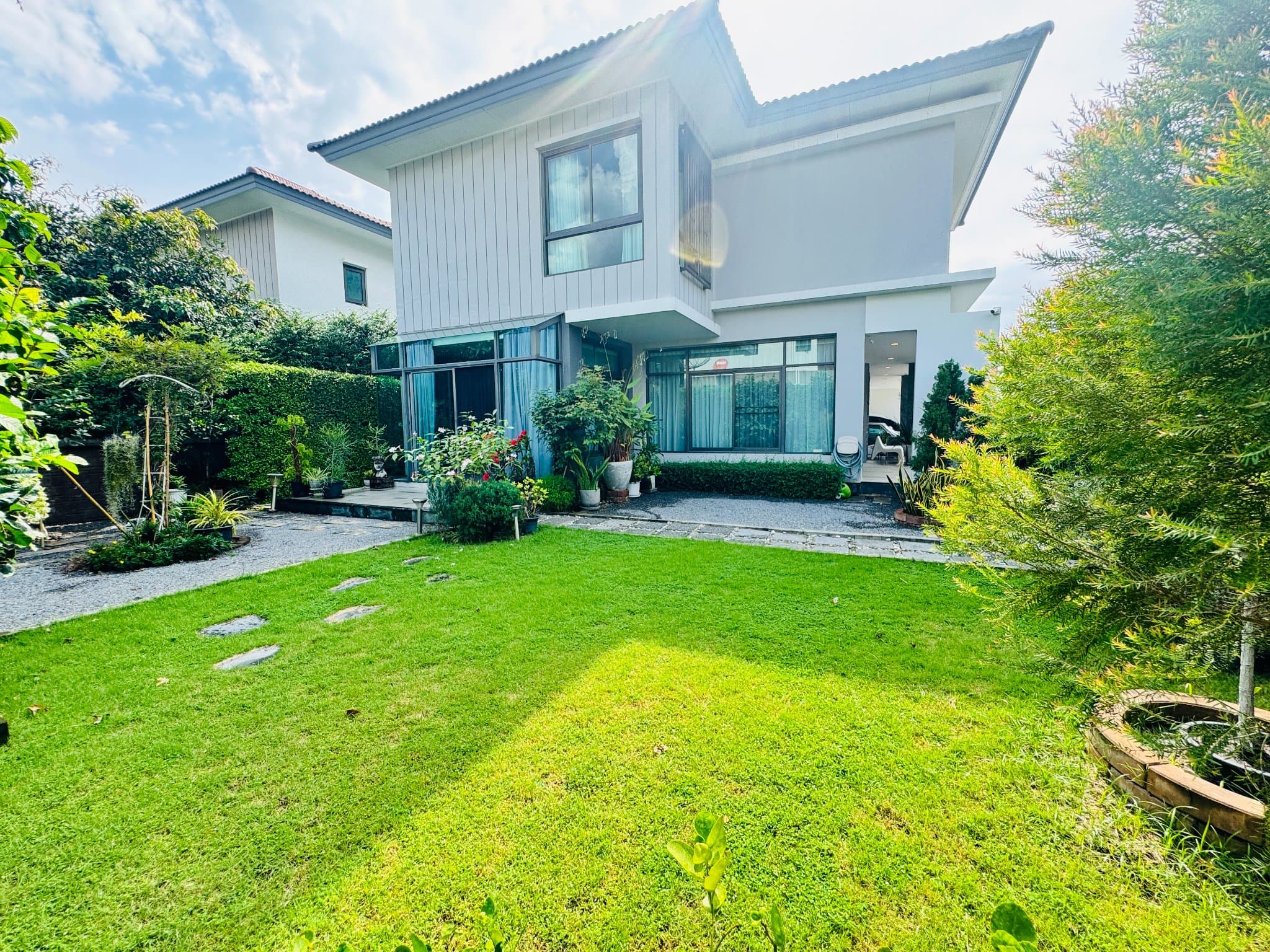 บ้านเดี่ยวหรู 4 ห้องนอน 5 ห้องน้ำ พื้นที่ใช้สอย 380 ตร.ม. ที่ดิน 122 ตร.วา จอดรถ 3 คัน 14.9ล้านบาท view 17