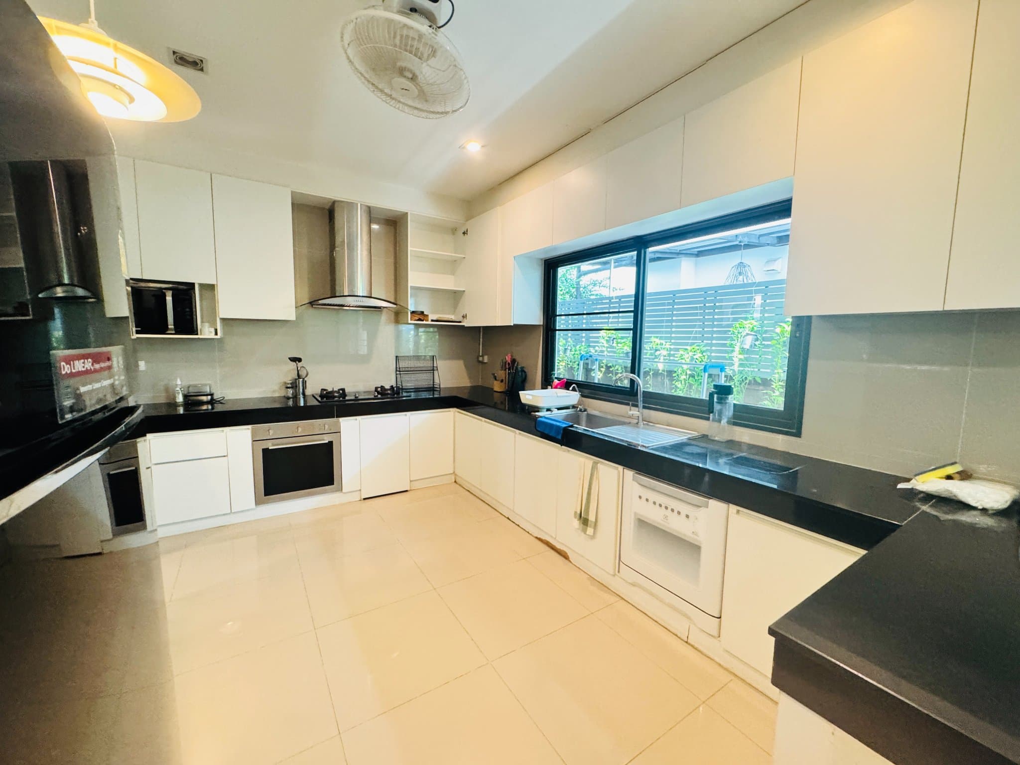 บ้านเดี่ยวหรู 4 ห้องนอน 5 ห้องน้ำ พื้นที่ใช้สอย 380 ตร.ม. ที่ดิน 122 ตร.วา จอดรถ 3 คัน 14.9ล้านบาท view 4