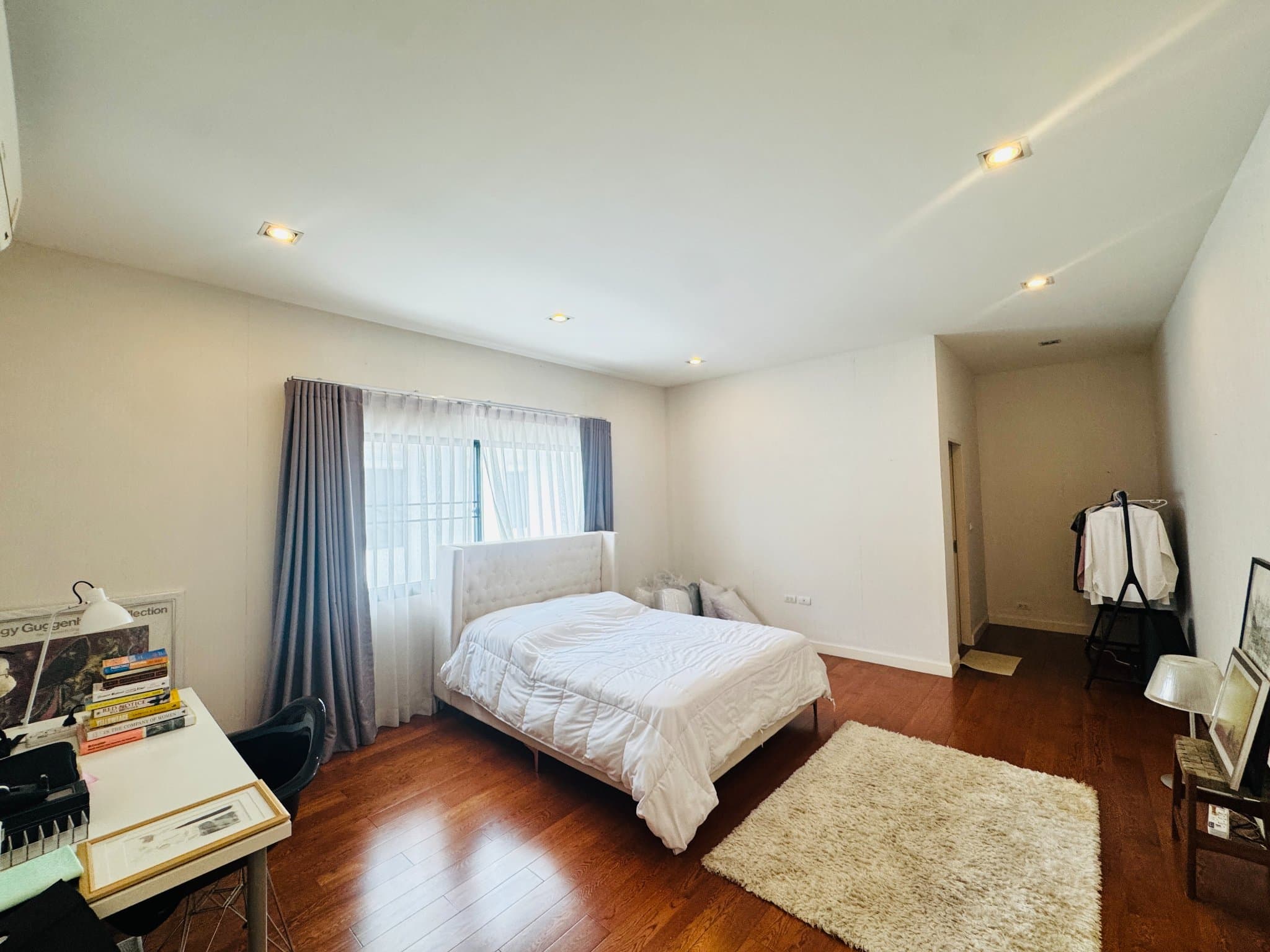 บ้านเดี่ยวหรู 4 ห้องนอน 5 ห้องน้ำ พื้นที่ใช้สอย 380 ตร.ม. ที่ดิน 122 ตร.วา จอดรถ 3 คัน 14.9ล้านบาท view 12