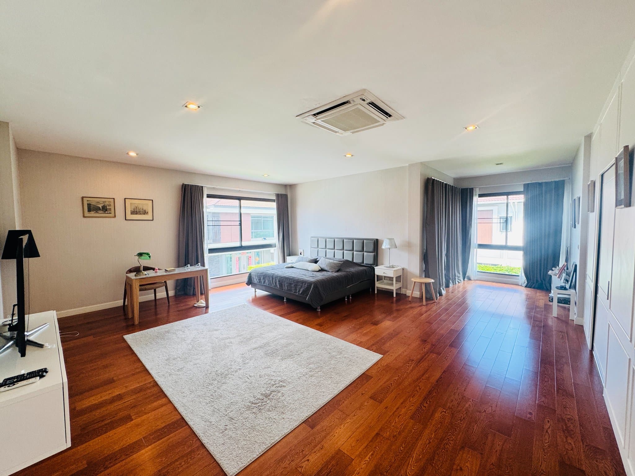 บ้านเดี่ยวหรู 4 ห้องนอน 5 ห้องน้ำ พื้นที่ใช้สอย 380 ตร.ม. ที่ดิน 122 ตร.วา จอดรถ 3 คัน 14.9ล้านบาท view 9