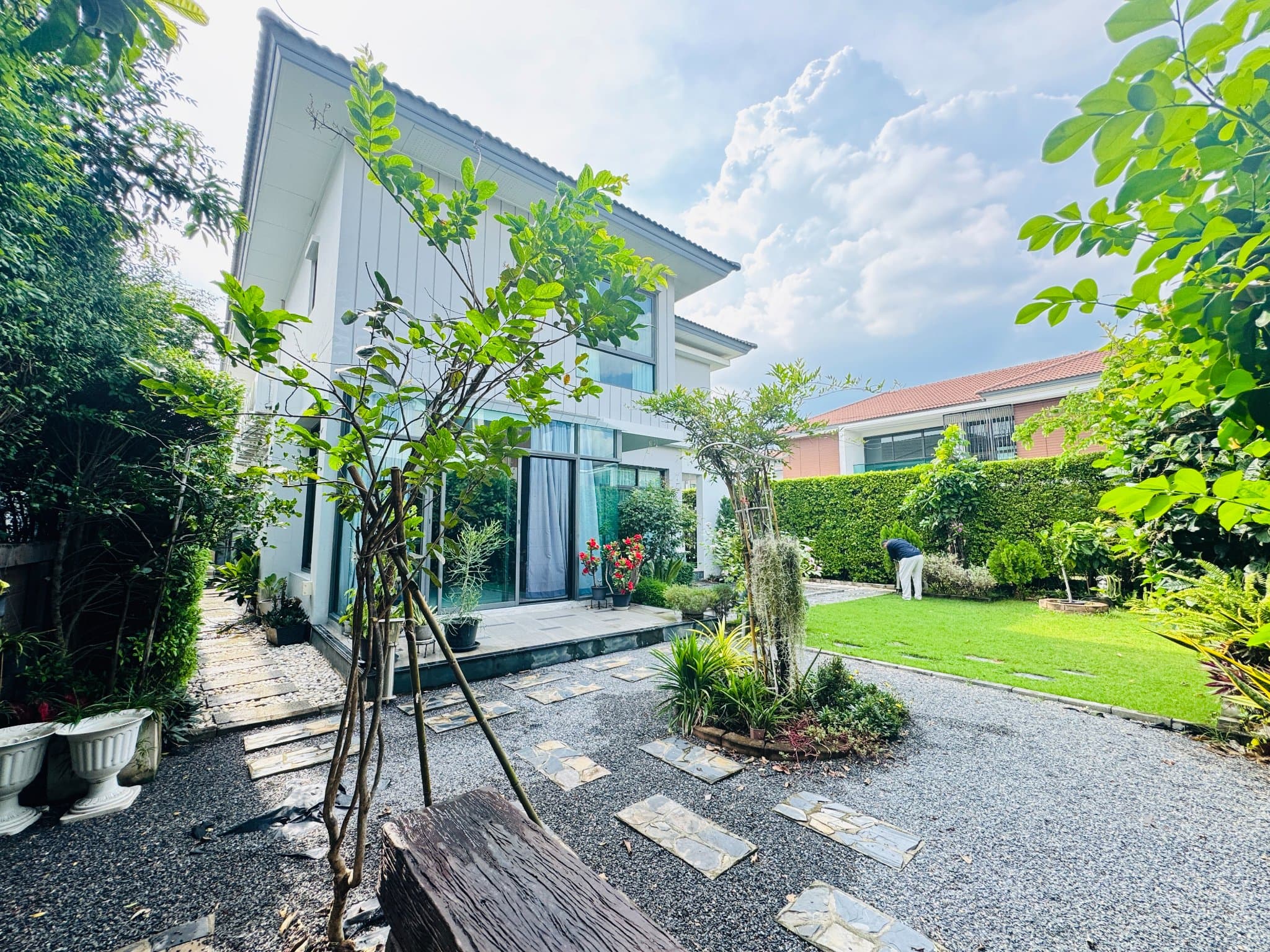 บ้านเดี่ยวหรู 4 ห้องนอน 5 ห้องน้ำ พื้นที่ใช้สอย 380 ตร.ม. ที่ดิน 122 ตร.วา จอดรถ 3 คัน 14.9ล้านบาท view 18