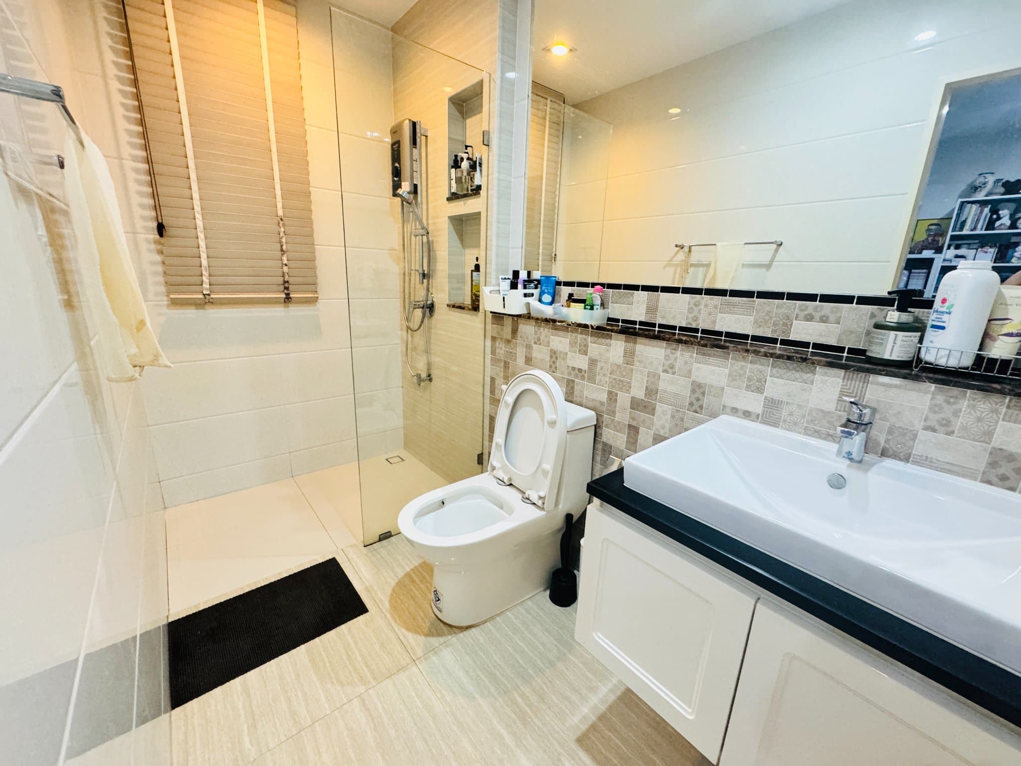 บ้านเดี่ยวหรู 4 ห้องนอน 5 ห้องน้ำ พื้นที่ใช้สอย 380 ตร.ม. ที่ดิน 122 ตร.วา จอดรถ 3 คัน 14.9ล้านบาท view 2