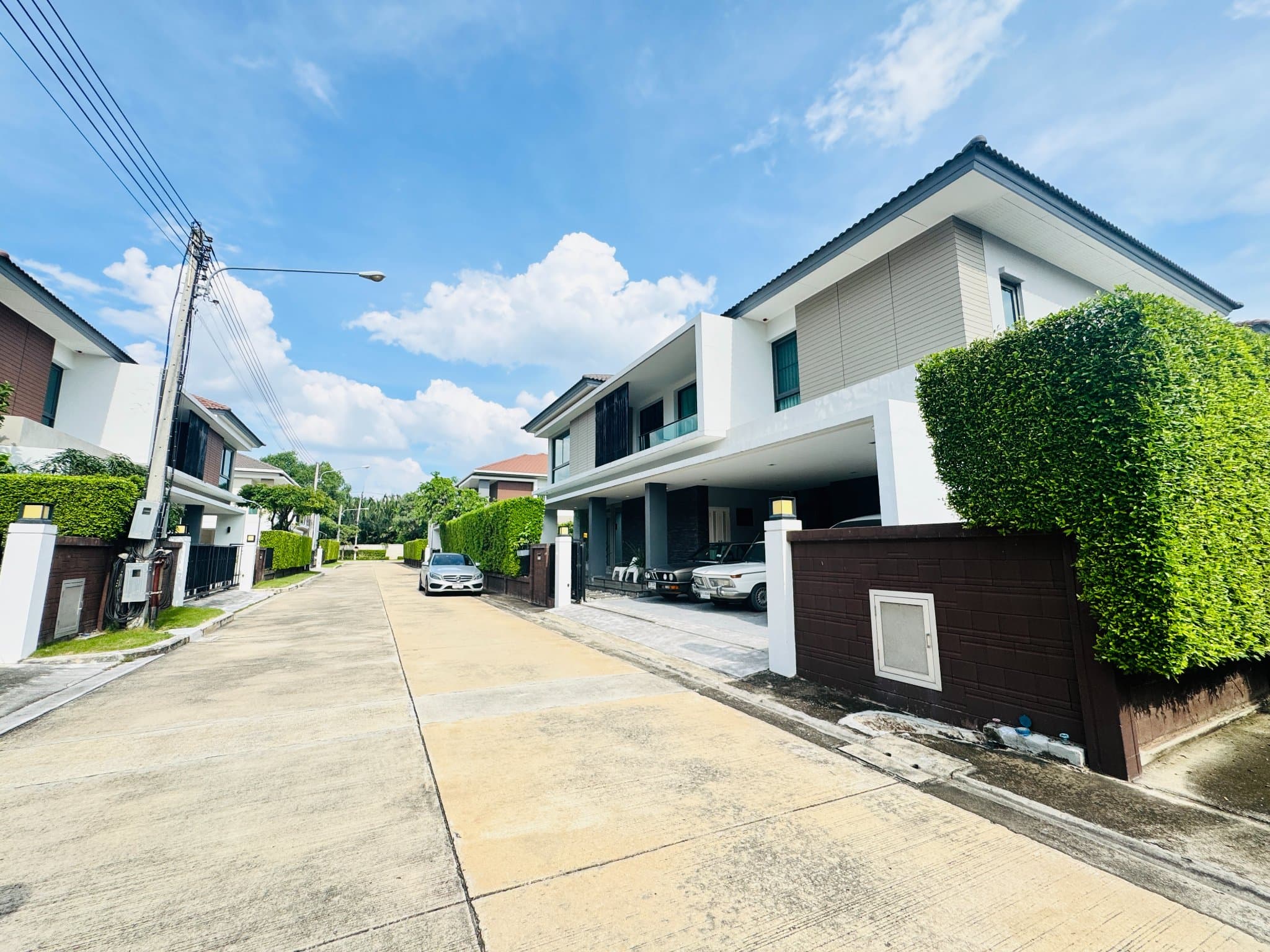 บ้านเดี่ยวหรู 4 ห้องนอน 5 ห้องน้ำ พื้นที่ใช้สอย 380 ตร.ม. ที่ดิน 122 ตร.วา จอดรถ 3 คัน 14.9ล้านบาท view 20
