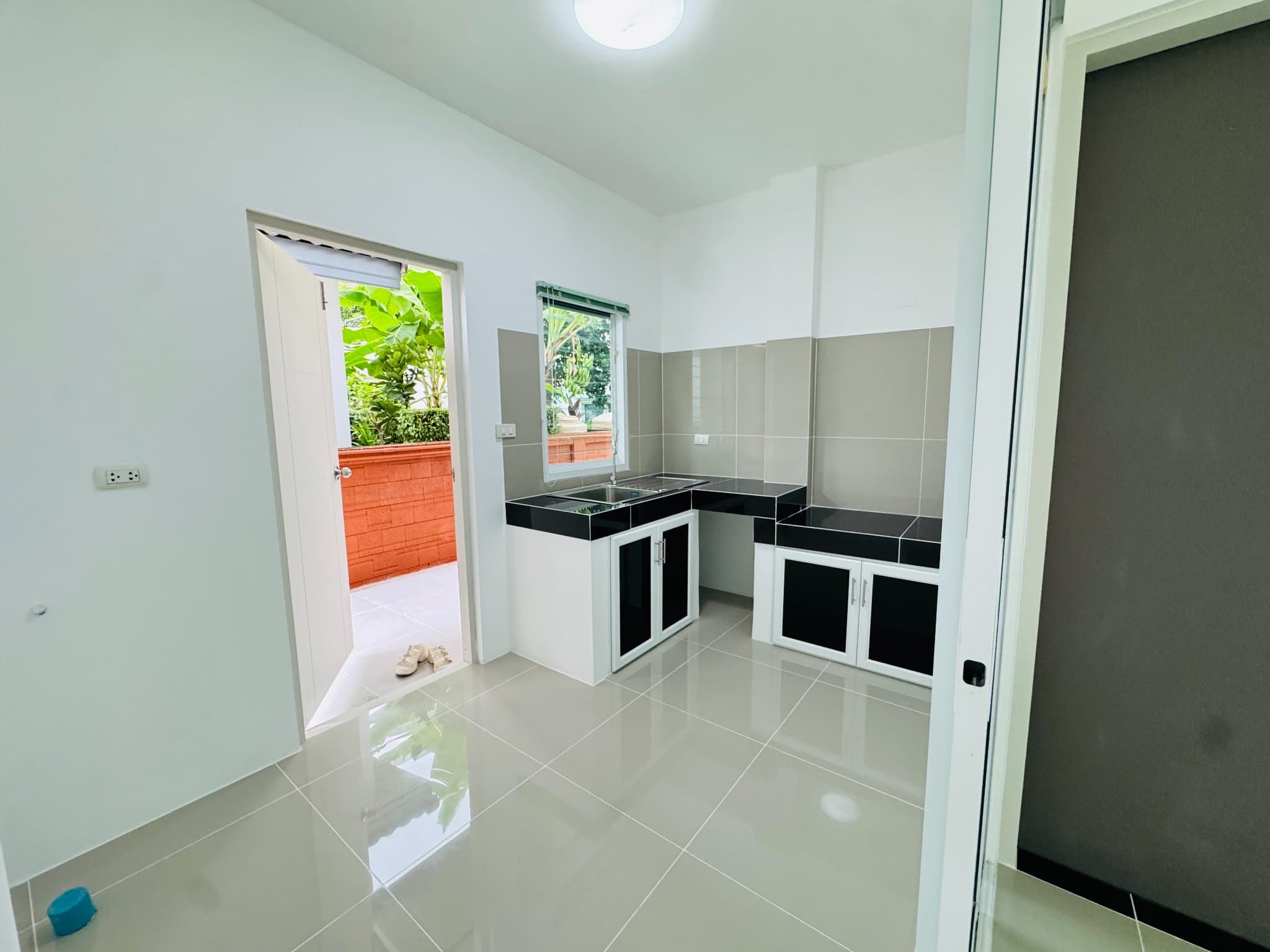 ให้เช่า บ้านเดี่ยว 3 ห้องนอน 2 ห้องน้ำ หมู่บ้าน Infenia 9 ที่ดิน 52.5 ตร.วา พื้นที่ใช้สอย 170 ตร.ม. จอดรถ 2 คัน เพียง 23,000 บาท/เดือน view 4
